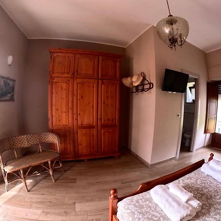 B&B A Casa Di Maybe Caserta Kültér fotó