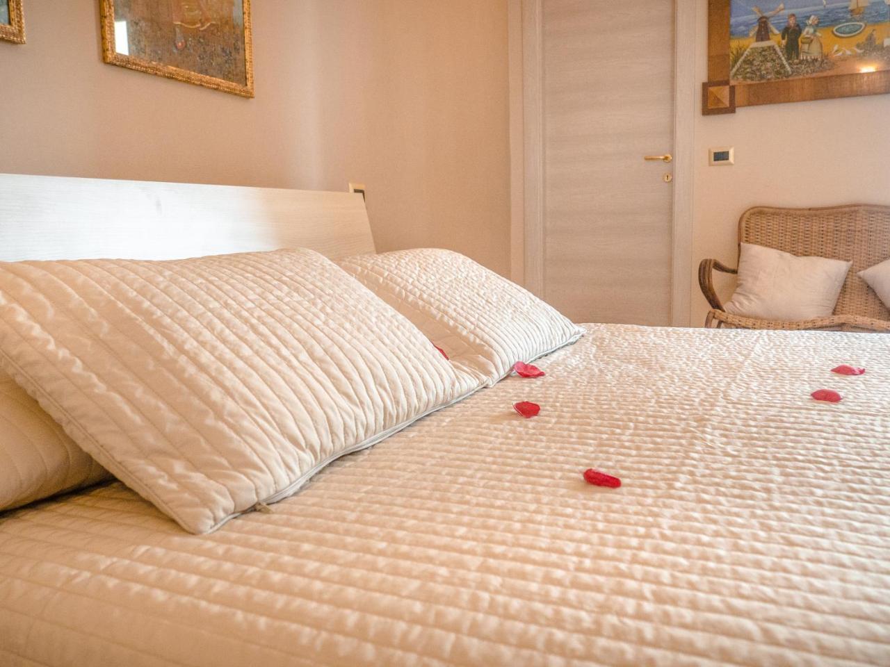 B&B A Casa Di Maybe Caserta Kültér fotó